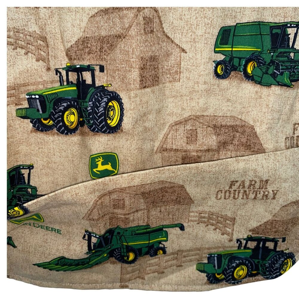 John Deere Men's Rib Eating Bib - Picture 2 of 3
